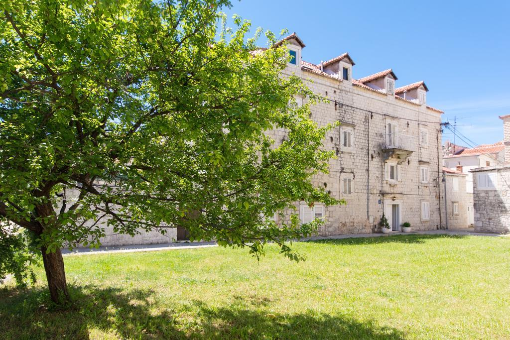 Top-Floor Apartment In Trogir Center Екстериор снимка